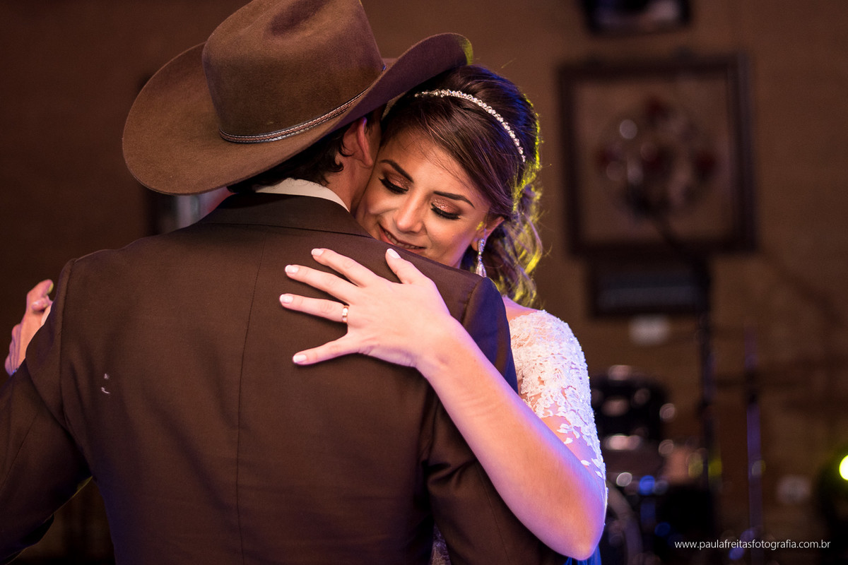 casamento country noivo de chapeu no vale do paraiba