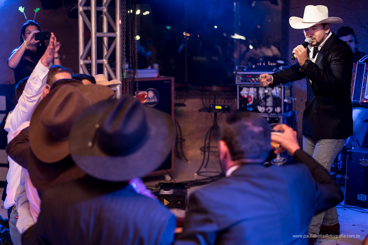 casamento country noivo de chapeu no vale do paraiba