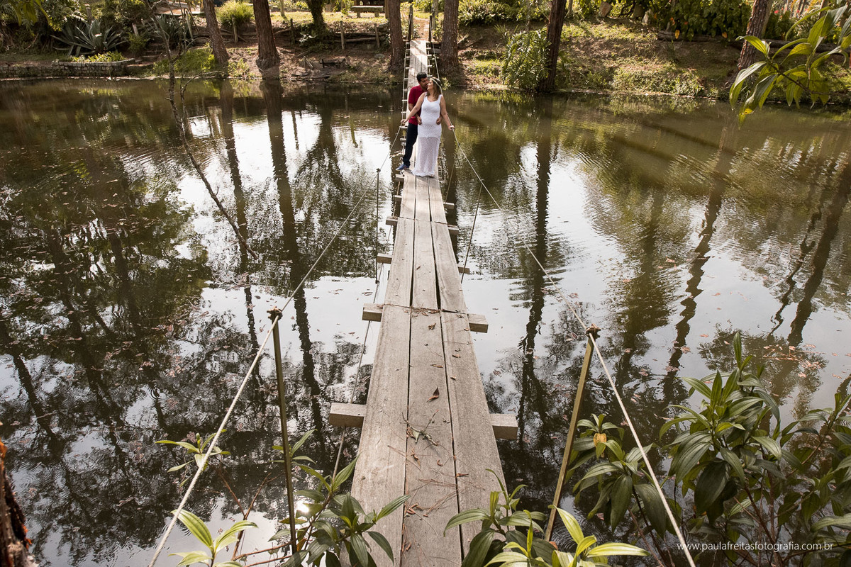 ensaio pre casamento feito no campo no sitio em cunha fotografado por paula freitas fotografia no vale do paraiba