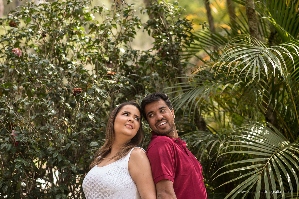 ensaio pre casamento feito no campo no sitio em cunha fotografado por paula freitas fotografia no vale do paraiba