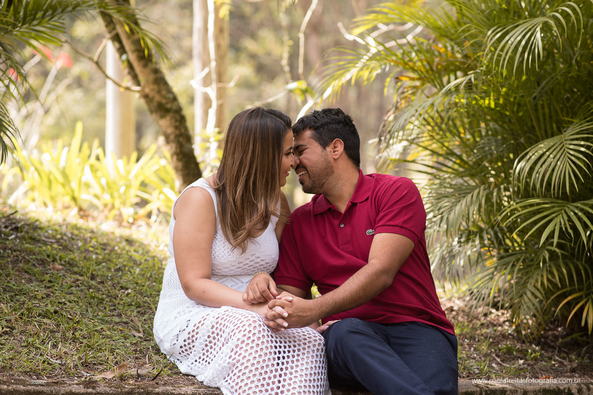 ensaio pre casamento feito no campo no sitio em cunha fotografado por paula freitas fotografia no vale do paraiba