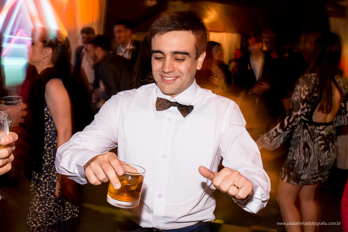 casamento com entrada de cachorros no recanto do bosque em guaratingueta