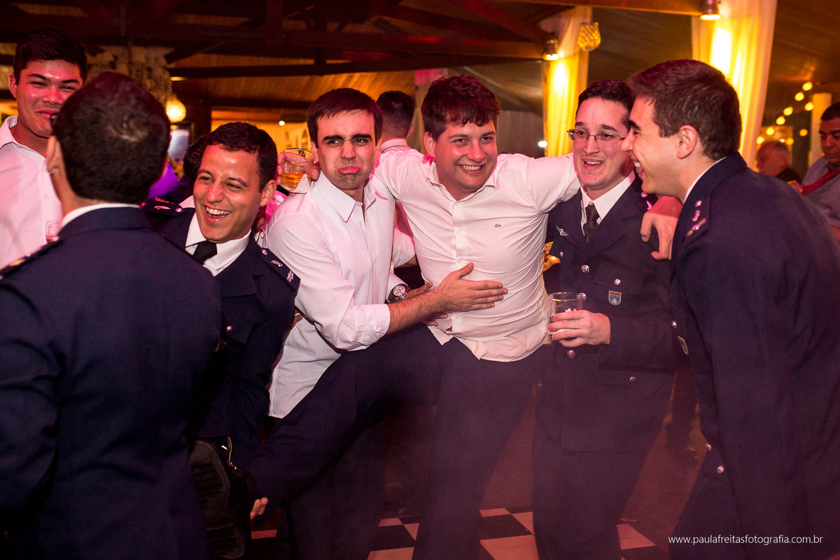 casamento com entrada de cachorros no recanto do bosque em guaratingueta