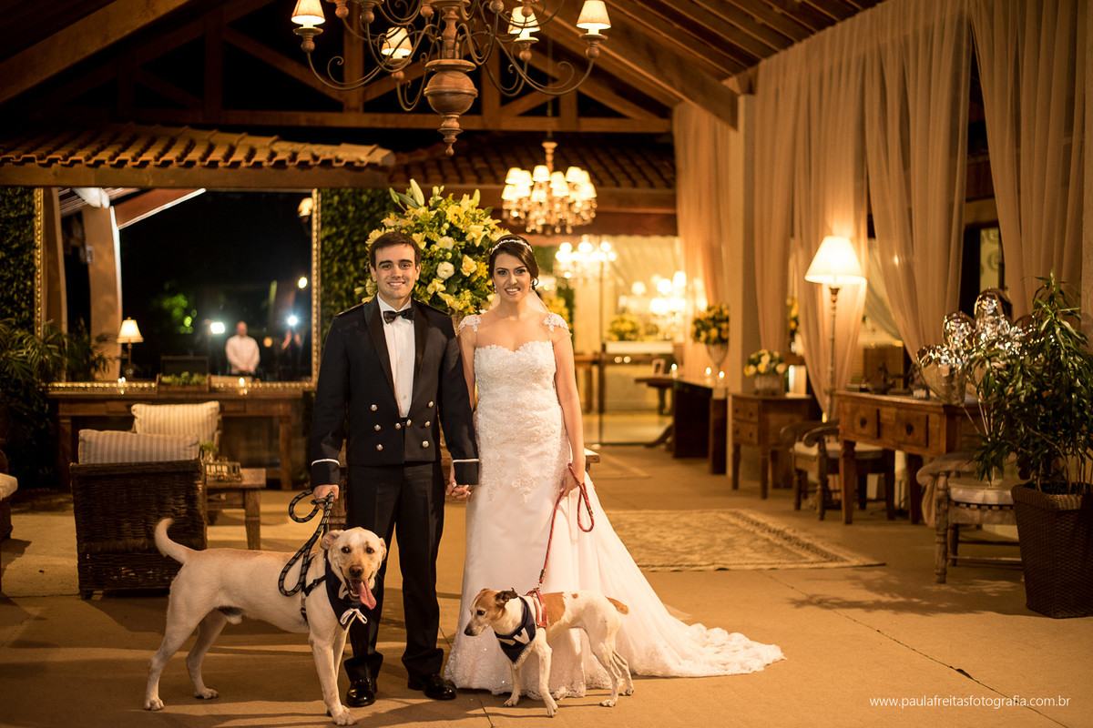 casamento com entrada de cachorros no recanto do bosque em guaratingueta