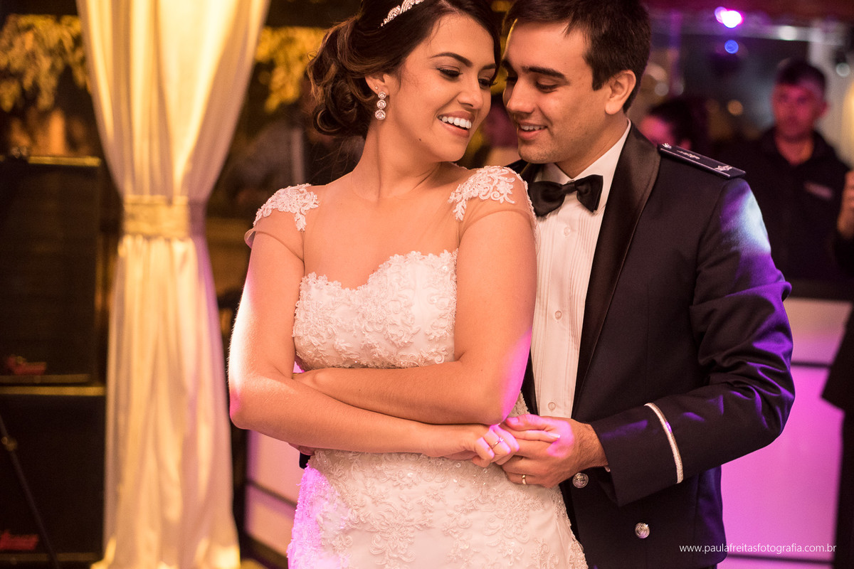 casamento com entrada de cachorros no recanto do bosque em guaratingueta