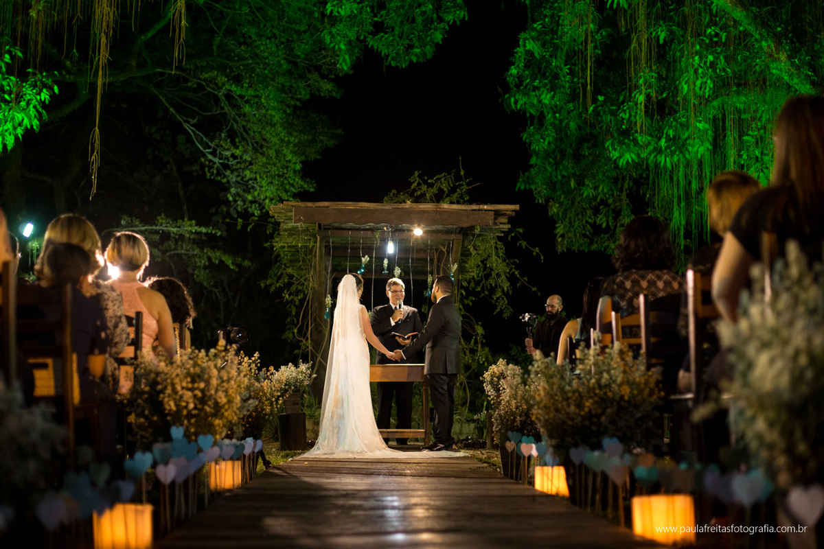 casamento no aberto durante a noite