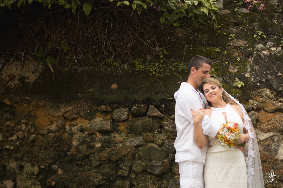paraty-rj-trash-the-dress-thaise-e-rodrigo-fotografa-paula-freitas