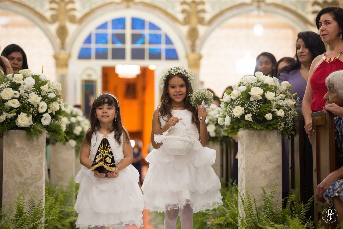 matriz-de-guaratingueta-igreja-de-santo-antonio-casamento-carla-e-rafael-fotografado-por-paula-freitas-fotografia
