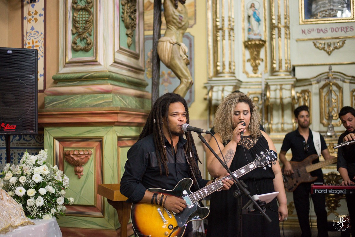 matriz-de-guaratingueta-igreja-de-santo-antonio-casamento-carla-e-rafael-fotografado-por-paula-freitas-fotografia