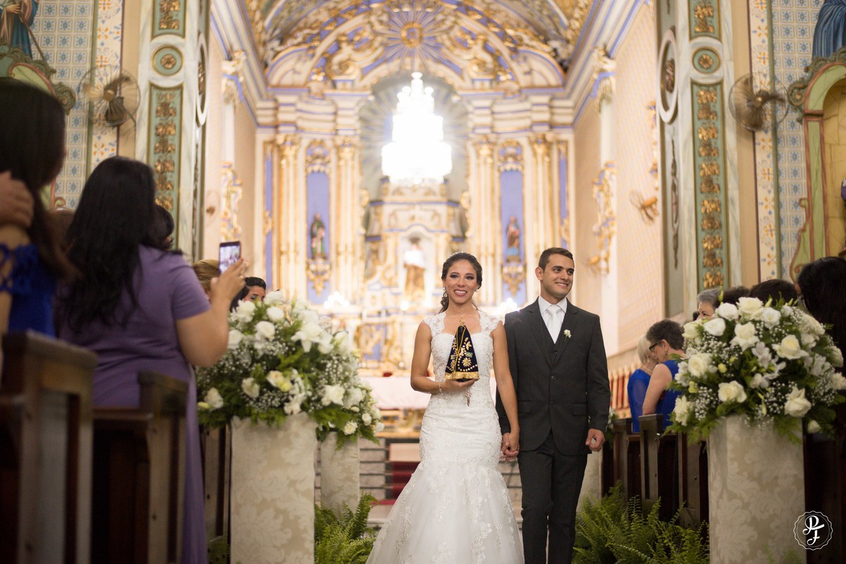 matriz-de-guaratingueta-igreja-de-santo-antonio-casamento-carla-e-rafael-fotografado-por-paula-freitas-fotografia