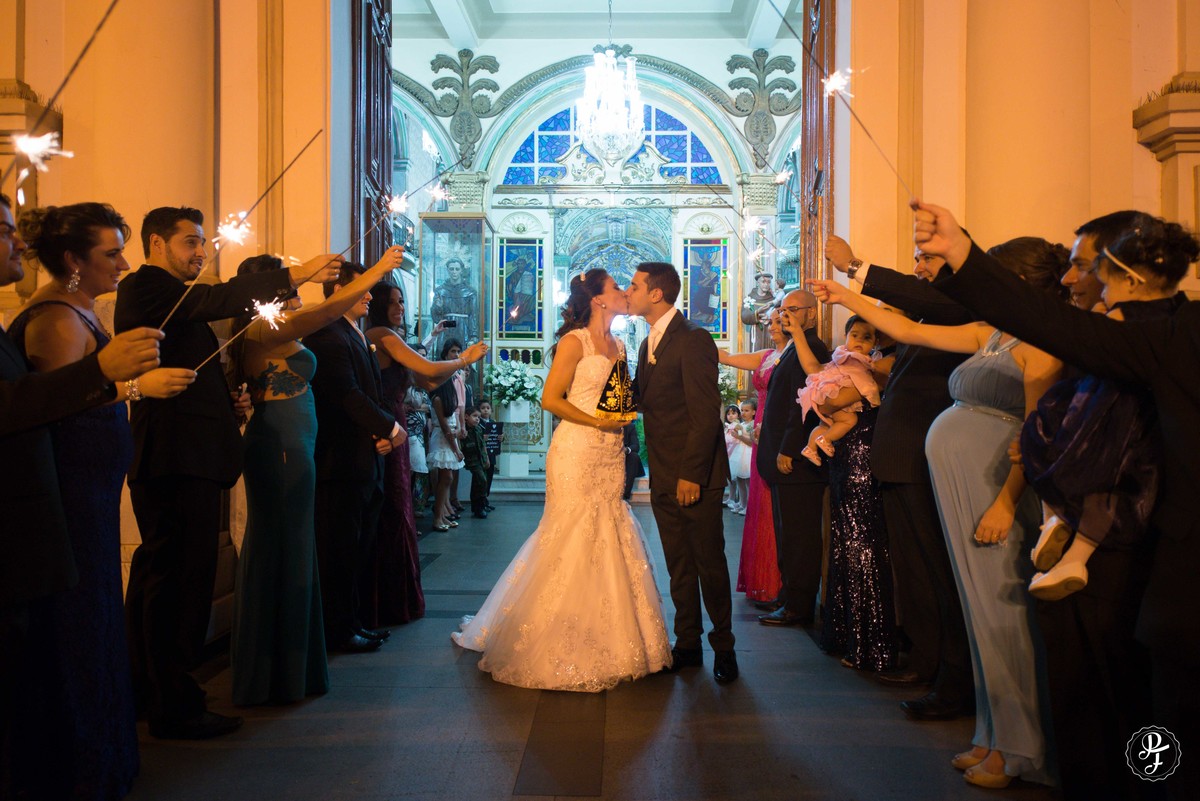 matriz-de-guaratingueta-igreja-de-santo-antonio-casamento-carla-e-rafael-fotografado-por-paula-freitas-fotografia