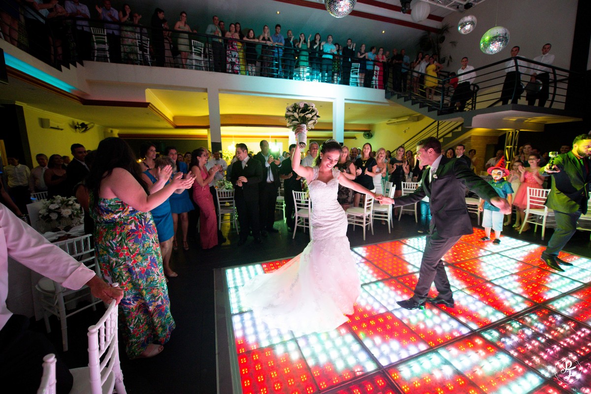 matriz-de-guaratingueta-igreja-de-santo-antonio-casamento-carla-e-rafael-fotografado-por-paula-freitas-fotografia