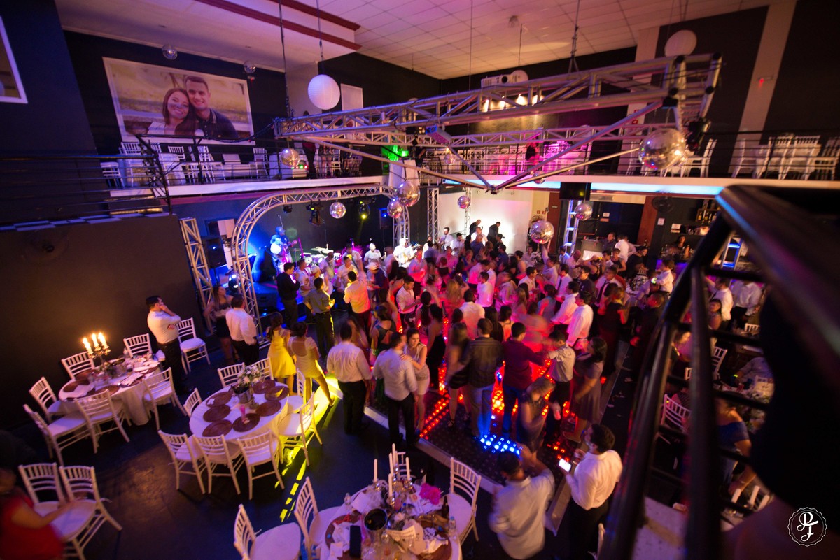 matriz-de-guaratingueta-igreja-de-santo-antonio-casamento-carla-e-rafael-fotografado-por-paula-freitas-fotografia