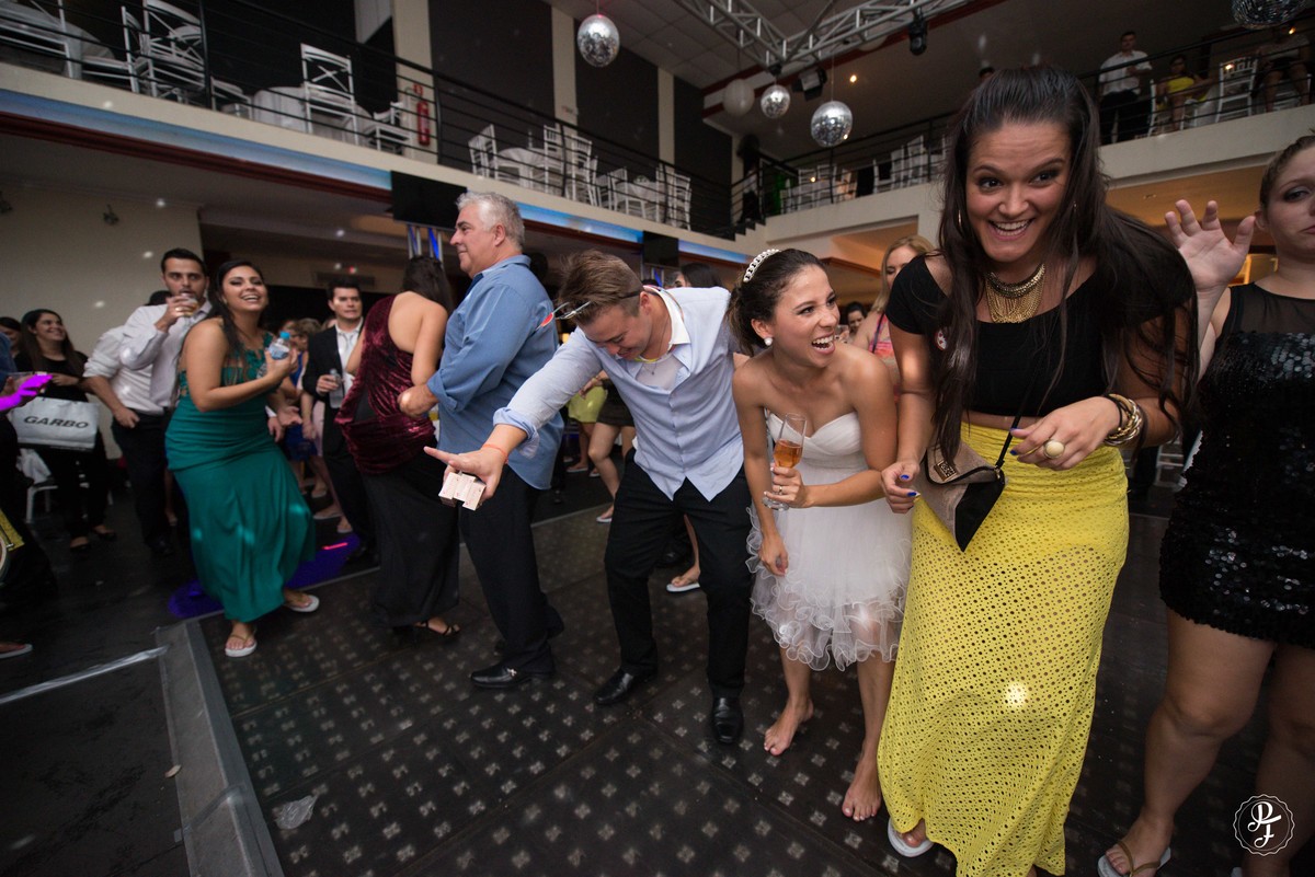matriz-de-guaratingueta-igreja-de-santo-antonio-casamento-carla-e-rafael-fotografado-por-paula-freitas-fotografia