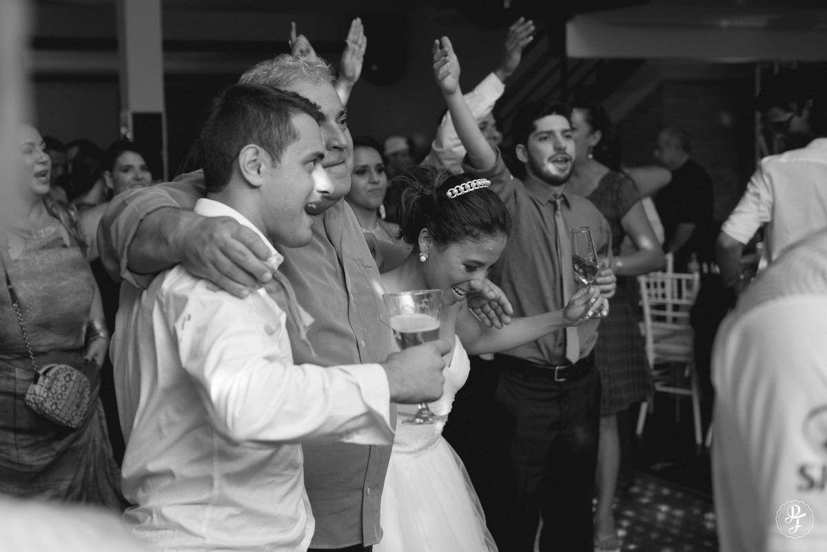 matriz-de-guaratingueta-igreja-de-santo-antonio-casamento-carla-e-rafael-fotografado-por-paula-freitas-fotografia