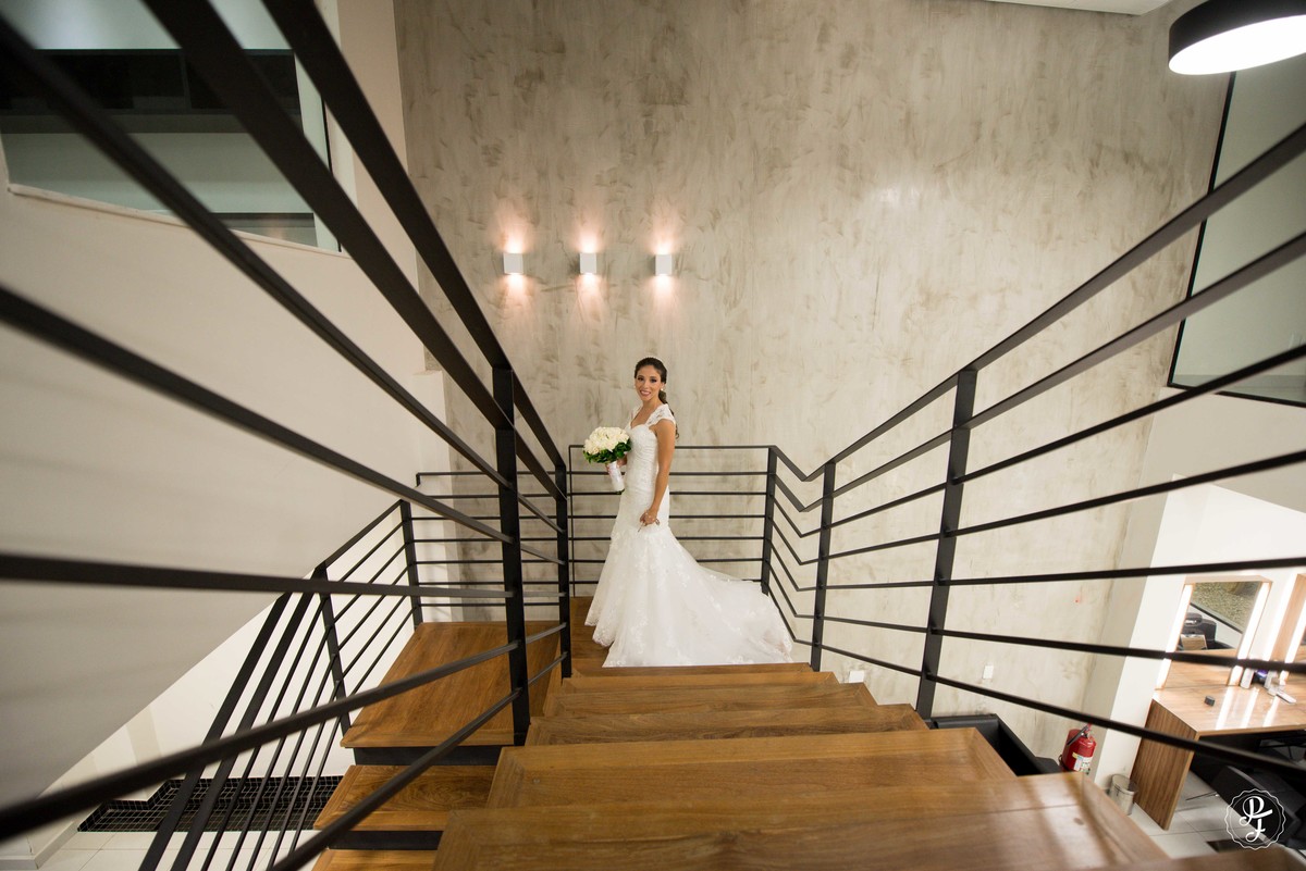 matriz-de-guaratingueta-igreja-de-santo-antonio-casamento-carla-e-rafael-fotografado-por-paula-freitas-fotografia