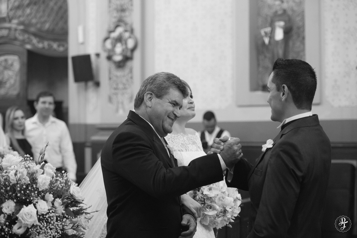 spaço-vip-guaratingueta-sp-casamento-paula-e-fernando-na-igreja-nossa-senhora-das-graças-de-guaratingueta-fotografado-por-paula-freitas-fotografia