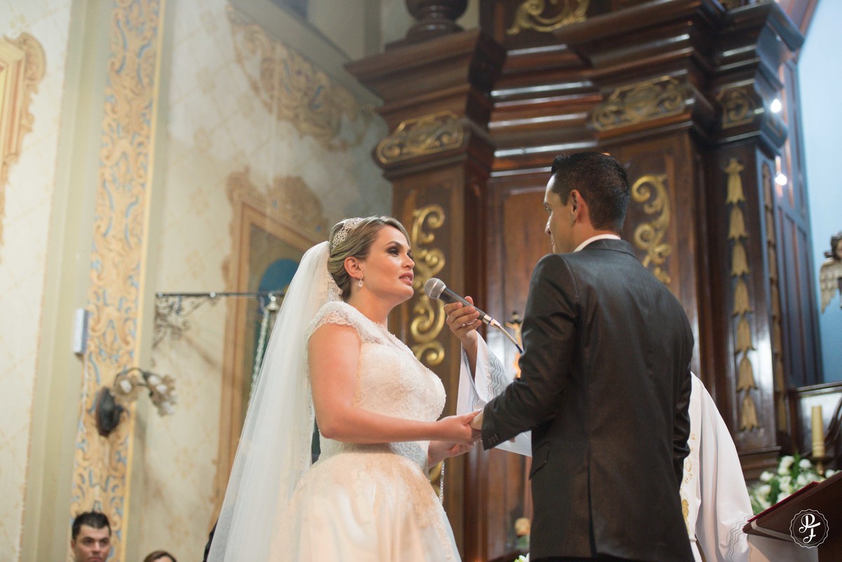 spaço-vip-guaratingueta-sp-casamento-paula-e-fernando-na-igreja-nossa-senhora-das-graças-de-guaratingueta-fotografado-por-paula-freitas-fotografia