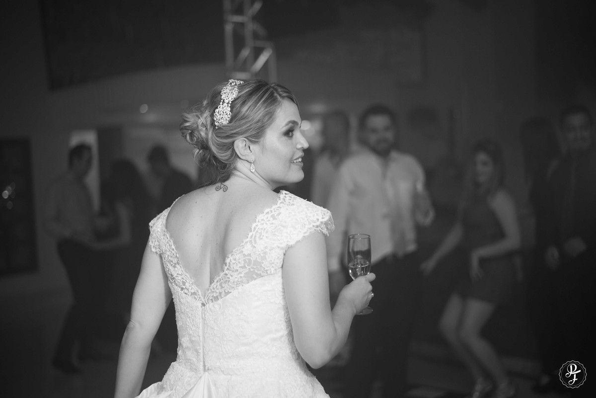 spaço-vip-guaratingueta-sp-casamento-paula-e-fernando-na-igreja-nossa-senhora-das-graças-de-guaratingueta-fotografado-por-paula-freitas-fotografia