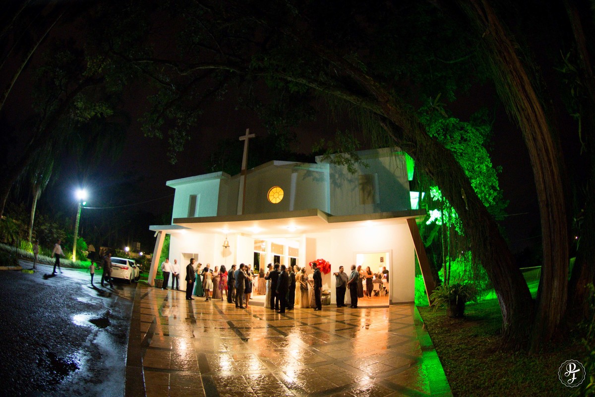 casamento-em-guaratingueta-sp-cerimonia-no-clube-dos-500-e-recepção-no-recanto-do-bosque-camila-e-sandro-fotografados-por-paula-freitas-fotografia