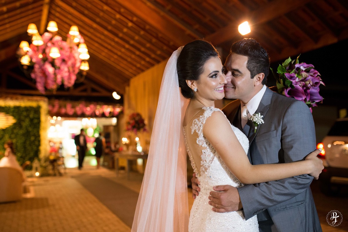 casamento-em-guaratingueta-sp-cerimonia-no-clube-dos-500-e-recepção-no-recanto-do-bosque-camila-e-sandro-fotografados-por-paula-freitas-fotografia
