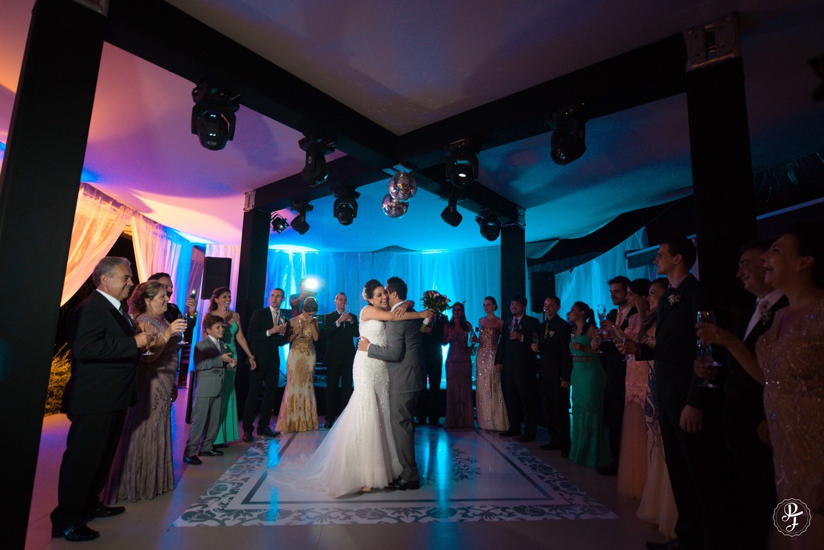 casamento-em-guaratingueta-sp-cerimonia-no-clube-dos-500-e-recepção-no-recanto-do-bosque-camila-e-sandro-fotografados-por-paula-freitas-fotografia