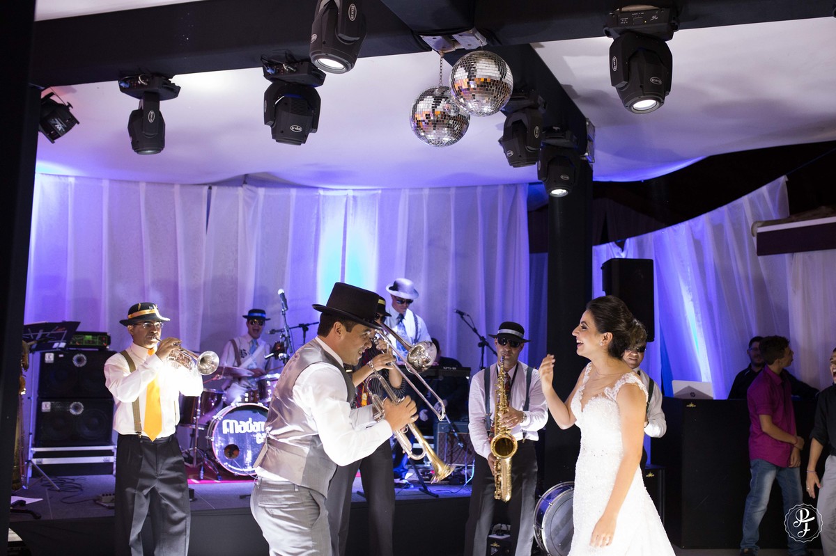 casamento-em-guaratingueta-sp-cerimonia-no-clube-dos-500-e-recepção-no-recanto-do-bosque-camila-e-sandro-fotografados-por-paula-freitas-fotografia