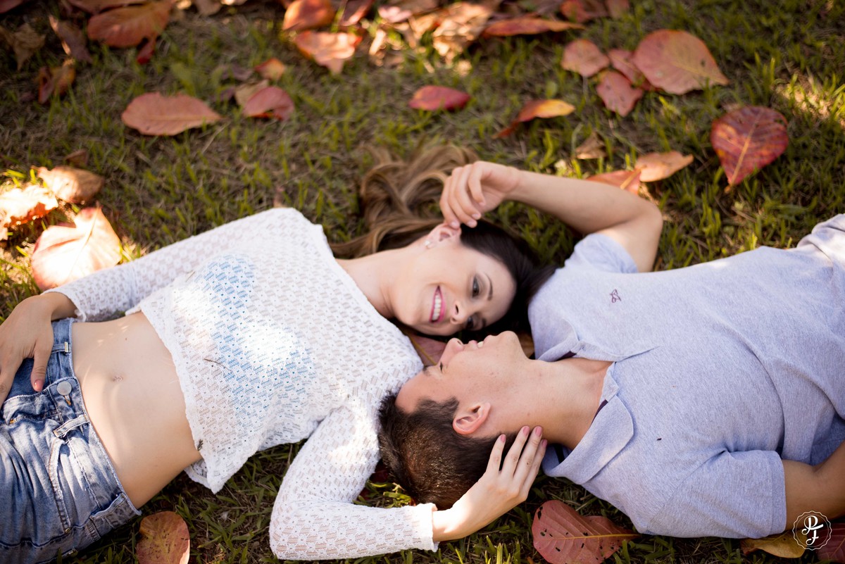 pre-wedding-de-fabiana-e-evandro-realizado-em-guaratingueta-sp-e-fotografado-por-paula-freitas-fotografia