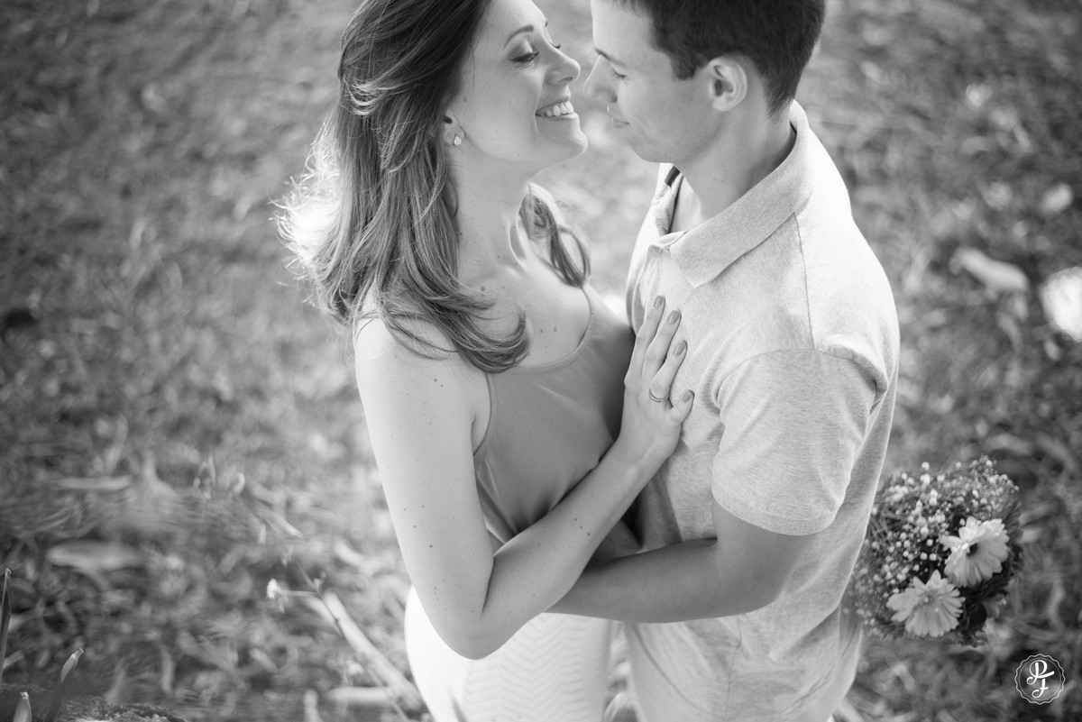 pre-wedding-de-fabiana-e-evandro-realizado-em-guaratingueta-sp-e-fotografado-por-paula-freitas-fotografia