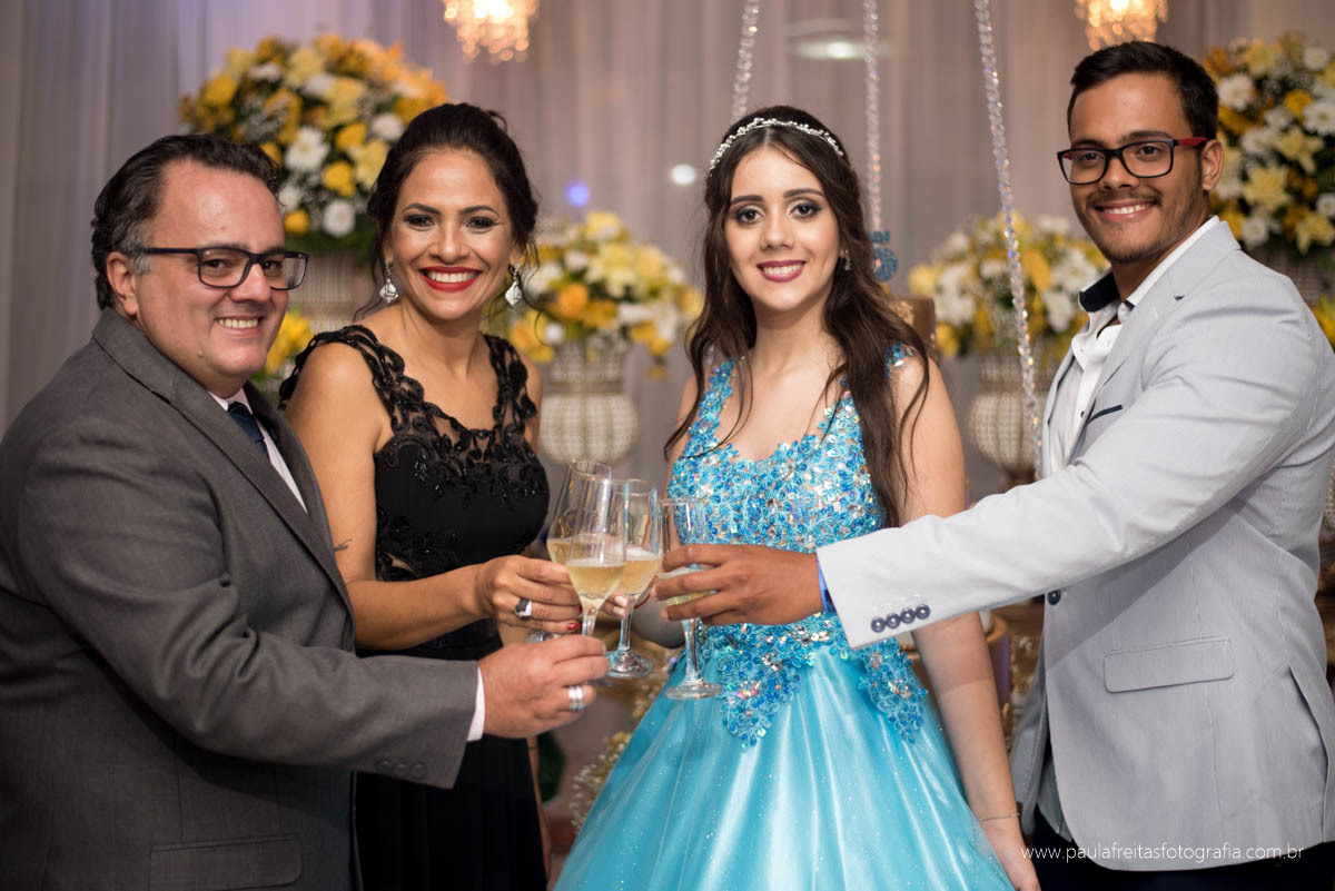 aniversario de 15 anos da luiza no spaço vip em guaratingueta fotografado por paula freitas fotografia