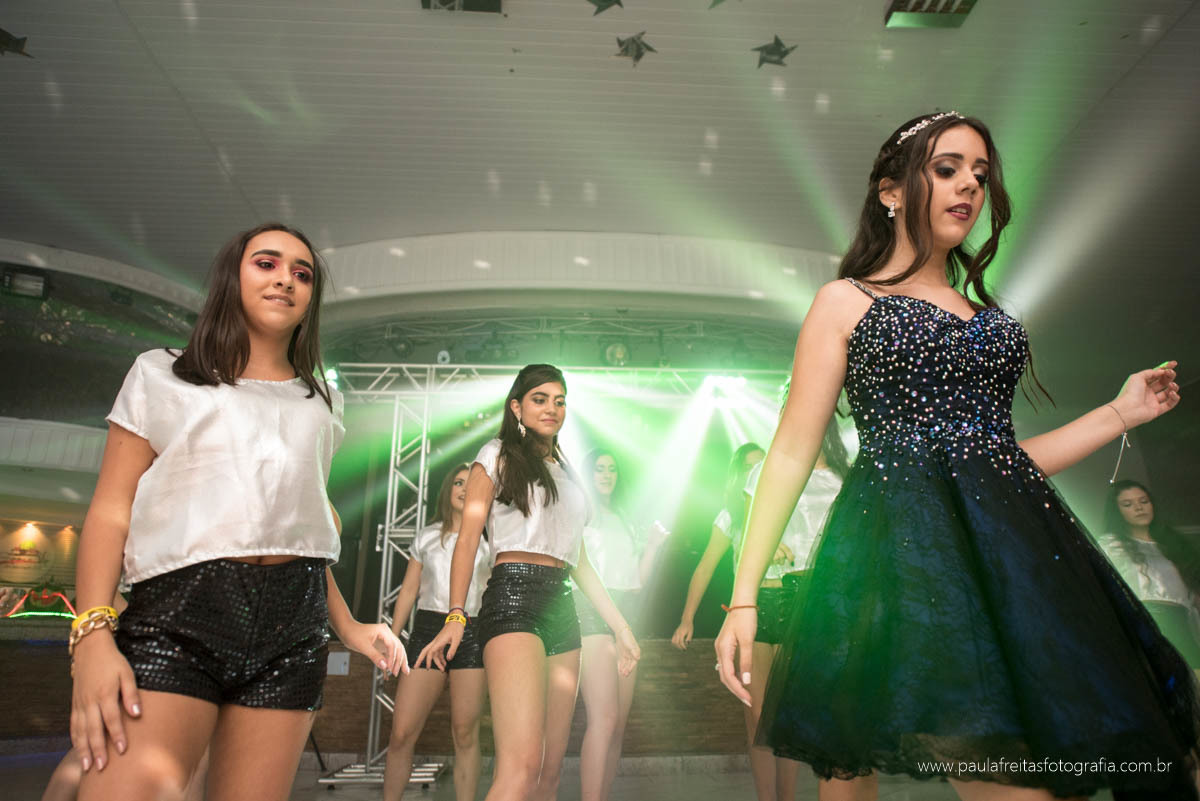 aniversario de 15 anos da luiza no spaço vip em guaratingueta fotografado por paula freitas fotografia