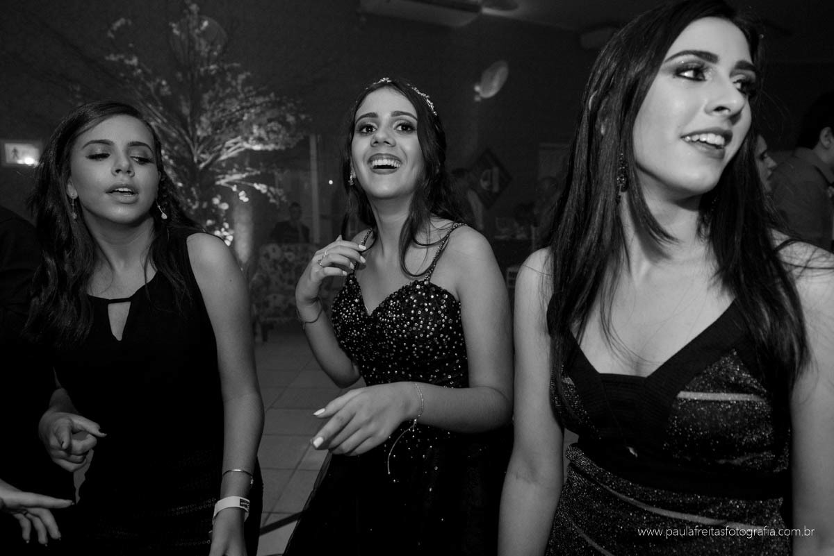 aniversario de 15 anos da luiza no spaço vip em guaratingueta fotografado por paula freitas fotografia