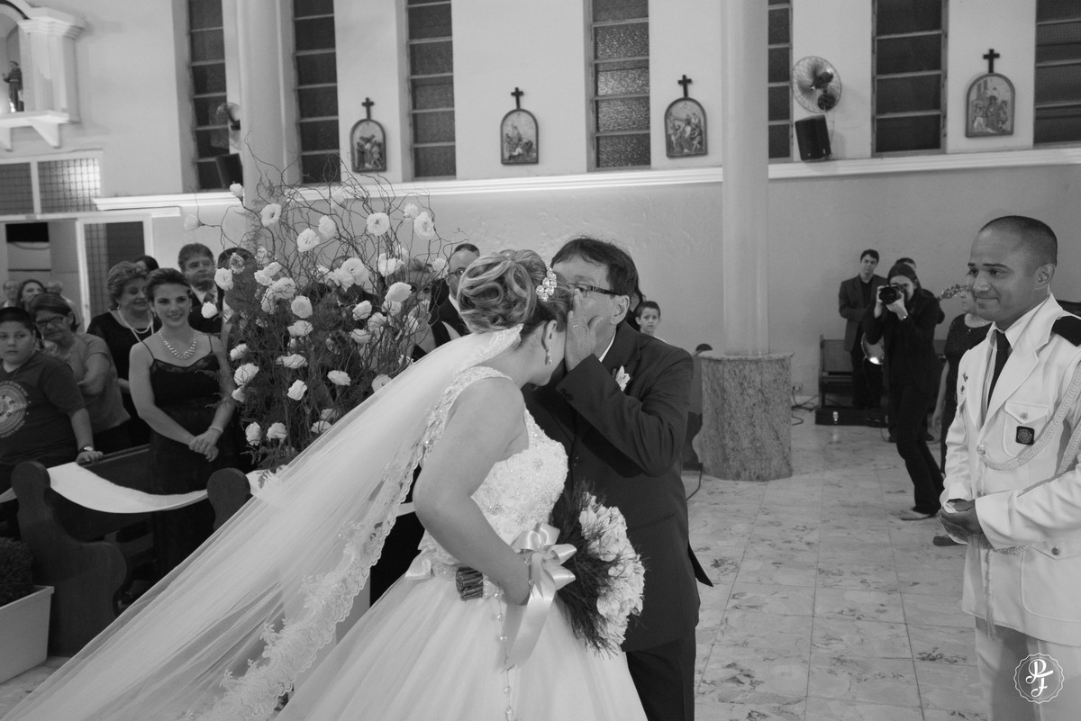igreja-sao-benedito-em-guaratingueta-sp-casamento-de-juliana-e-tiago-fotografado-por-paula-freitas-fotografia