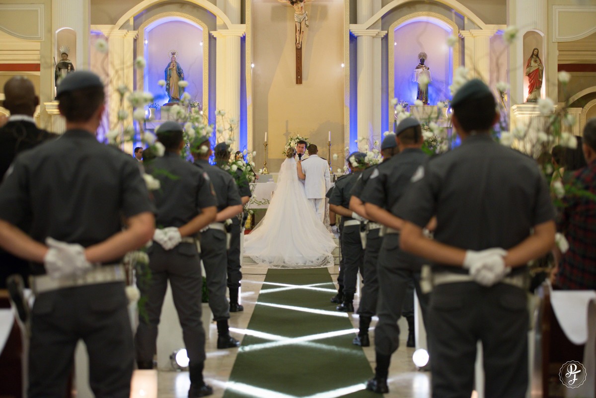 igreja-sao-benedito-em-guaratingueta-sp-casamento-de-juliana-e-tiago-fotografado-por-paula-freitas-fotografia