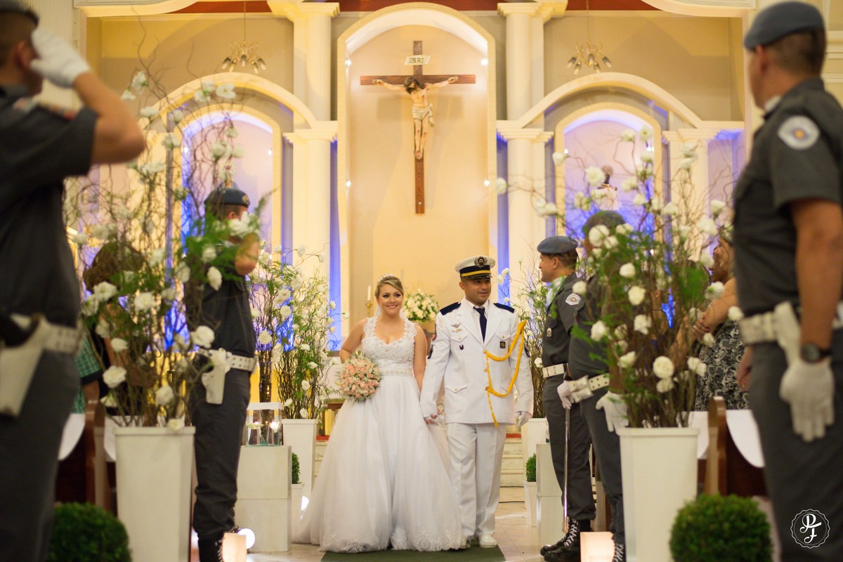 igreja-sao-benedito-em-guaratingueta-sp-casamento-de-juliana-e-tiago-fotografado-por-paula-freitas-fotografia