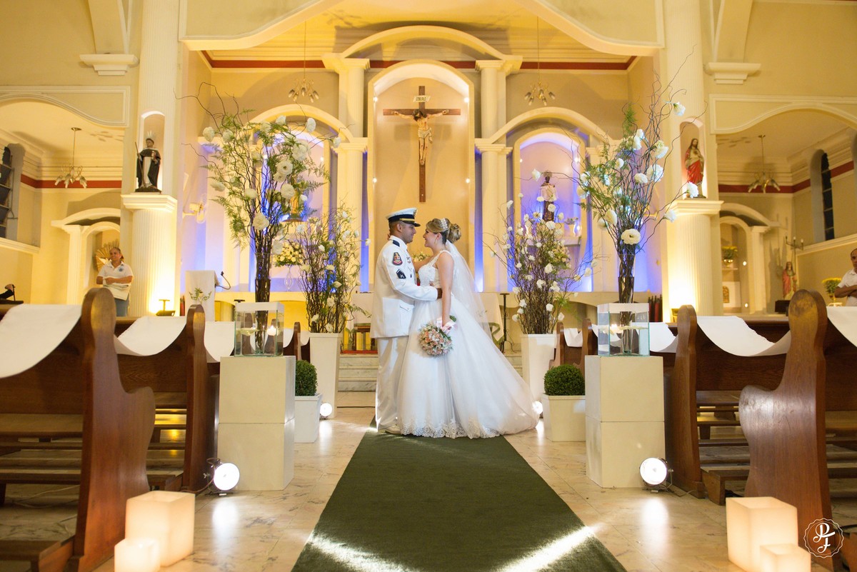 igreja-sao-benedito-em-guaratingueta-sp-casamento-de-juliana-e-tiago-fotografado-por-paula-freitas-fotografia