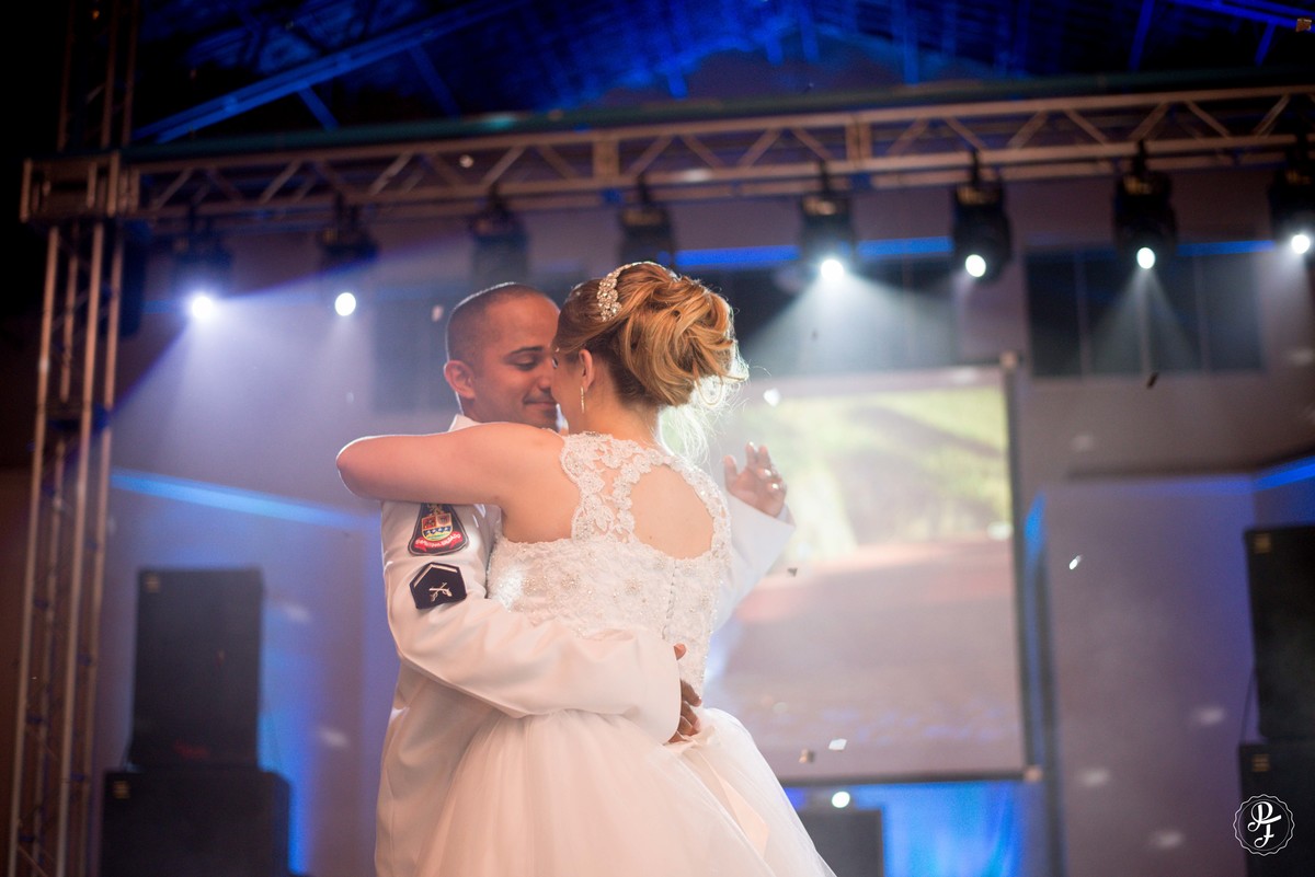 igreja-sao-benedito-em-guaratingueta-sp-casamento-de-juliana-e-tiago-fotografado-por-paula-freitas-fotografia