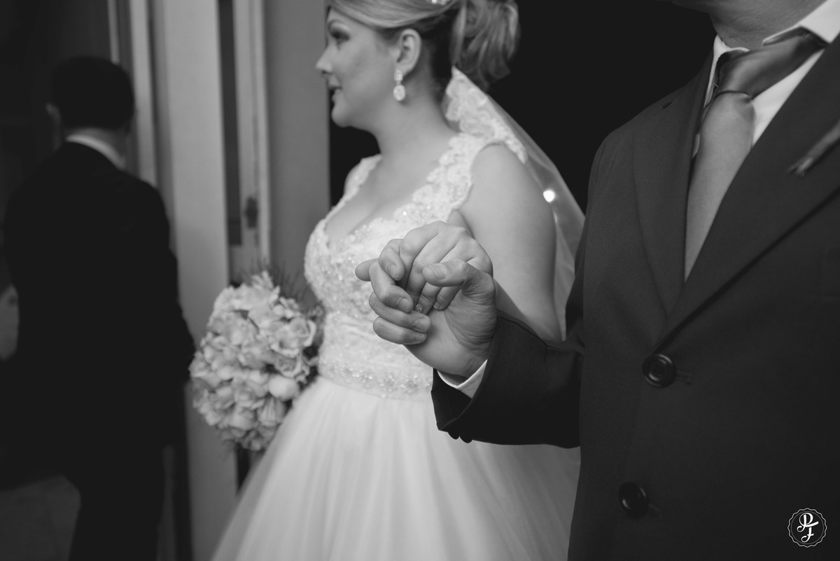 igreja-sao-benedito-em-guaratingueta-sp-casamento-de-juliana-e-tiago-fotografado-por-paula-freitas-fotografia