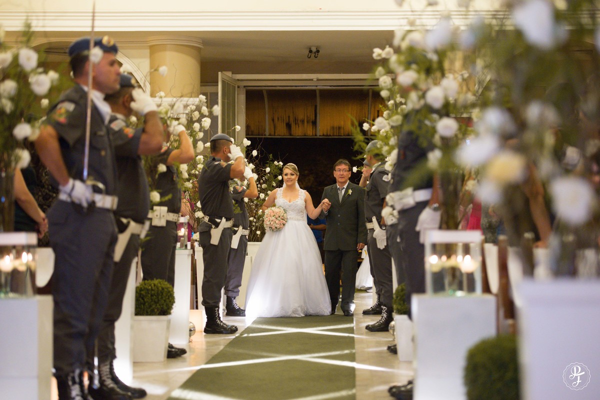 igreja-sao-benedito-em-guaratingueta-sp-casamento-de-juliana-e-tiago-fotografado-por-paula-freitas-fotografia