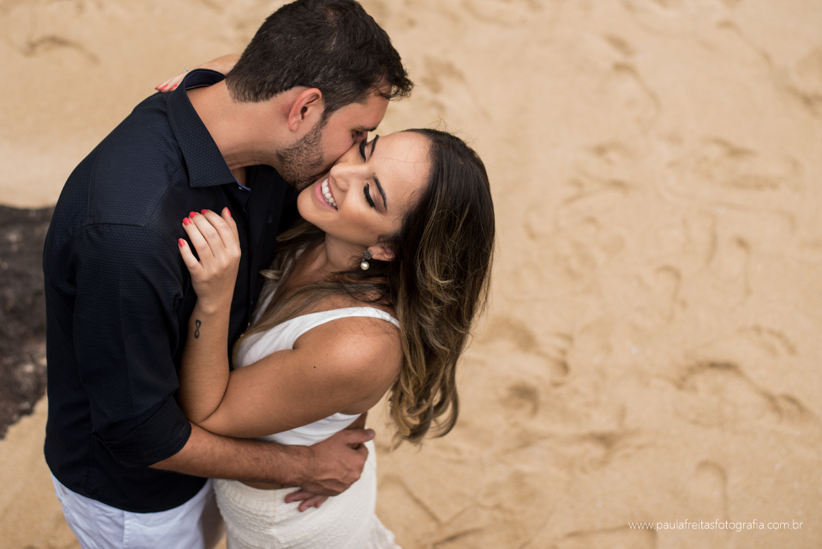 ensaio pre casamento na praia em ubatuba - ensaio de casal na praia em ubatuba - book de casal na praia em ubatuba - fotos de casal na praia em ubatuba por paula freitas fotografia