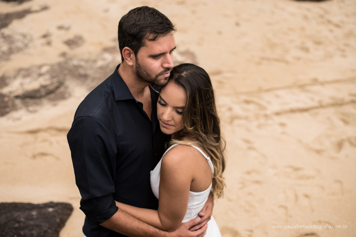 ensaio pre casamento na praia em ubatuba - ensaio de casal na praia em ubatuba - book de casal na praia em ubatuba - fotos de casal na praia em ubatuba por paula freitas fotografia