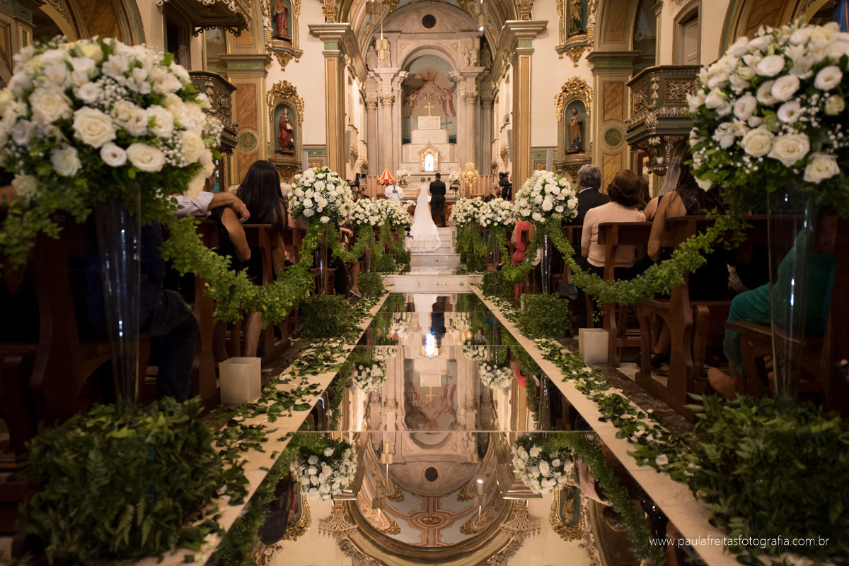 casamento de aline e tiago na basílica velha de nossa senhora aparecida em aparecida do norte fotografado por paula freitas fotografia
