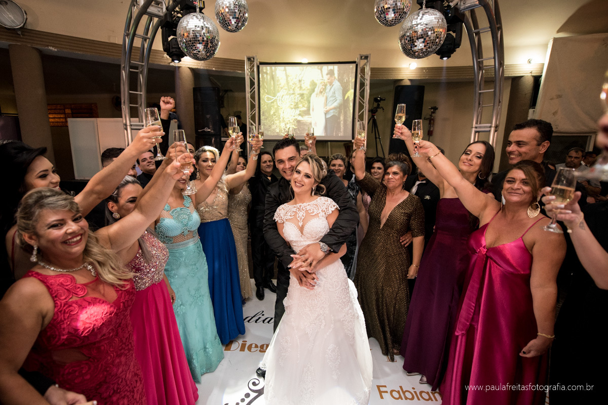 casamento de aline e tiago na basílica velha de nossa senhora aparecida em aparecida do norte fotografado por paula freitas fotografia