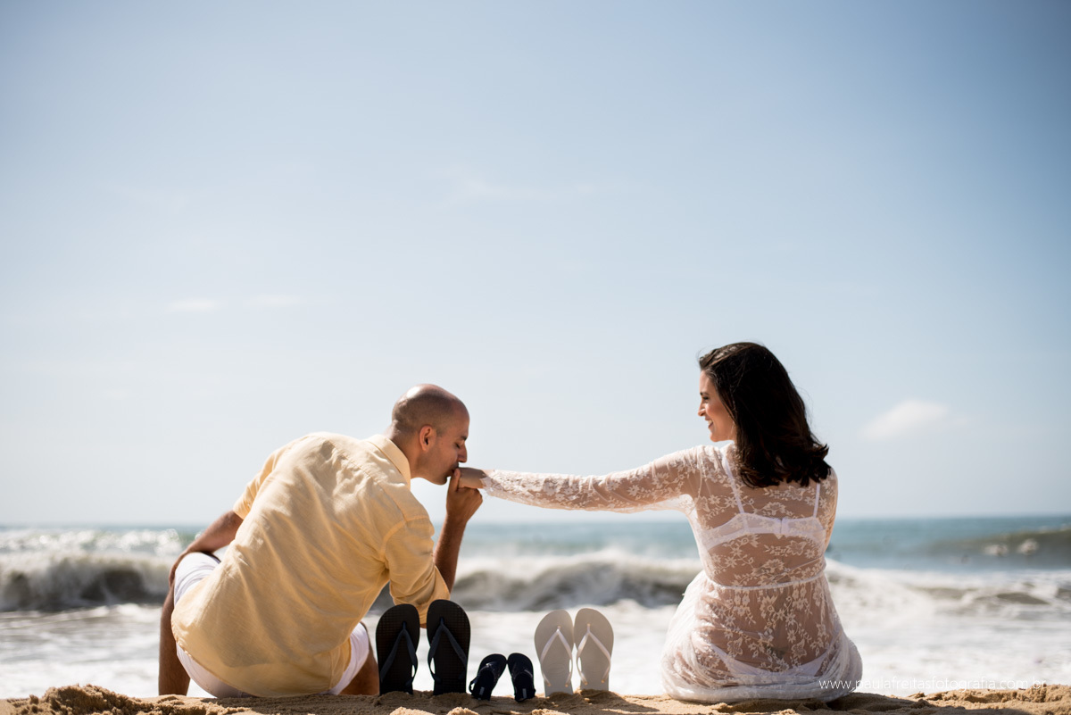 ensaio de gestante - book de gestante feito na praia em ubatuba sp fotografado por paula freitas fotografia