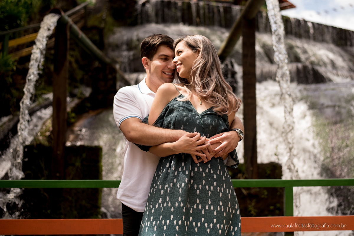ensaio de casal, book de casal, foto de casal feito em campos do jordao e fotografado por paula freitas fotografia