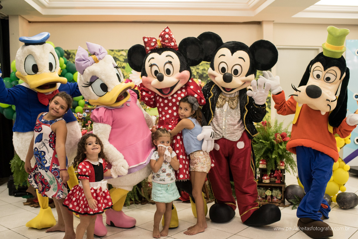 aniversario infantil com tema de mickey e minnie pluto margarida pato donald em taubate decorado por uniduniet fotografado por paula freitas fotografia e buffet mega park buffet
