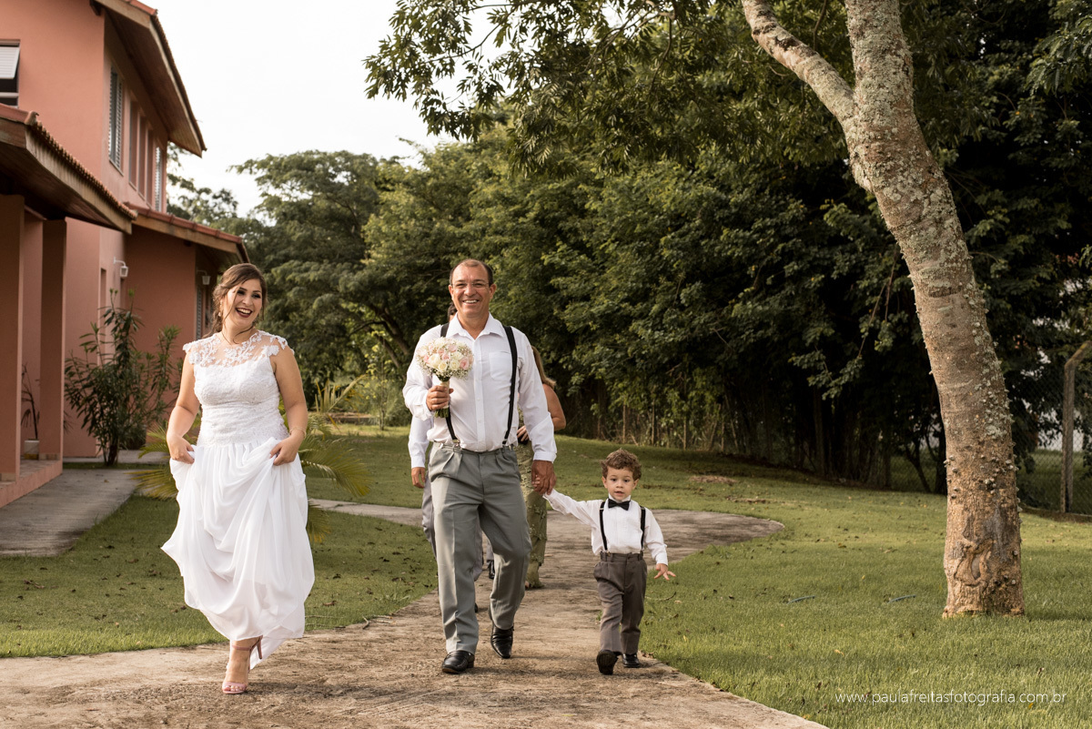 casamento de dia, casamento a tarde com filho na fazenda esperança centro feminino em guaratingueta de thais e renan fotografado por paula freitas fotografia