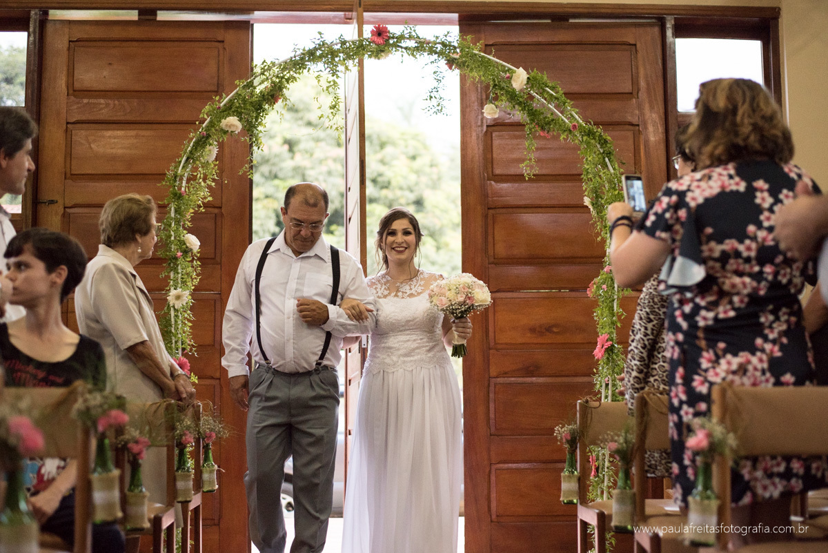 casamento de dia, casamento a tarde com filho na fazenda esperança centro feminino em guaratingueta de thais e renan fotografado por paula freitas fotografia