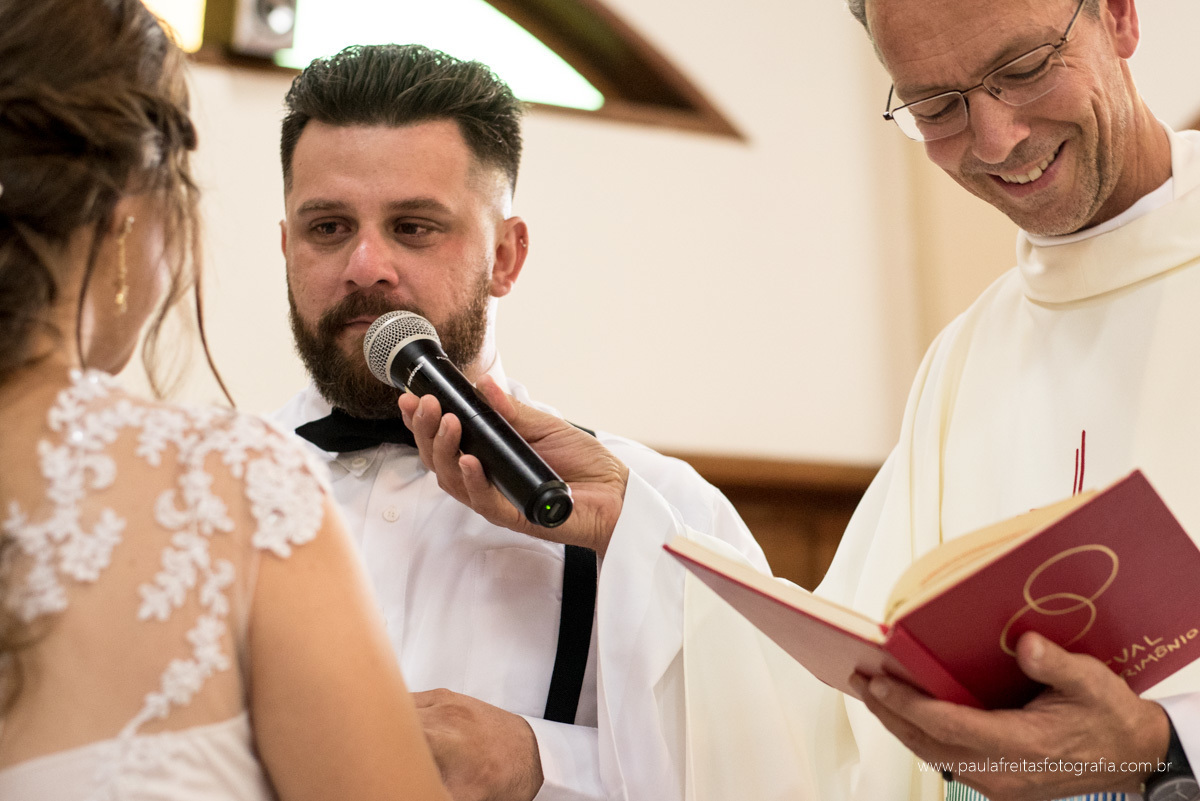 casamento de dia, casamento a tarde com filho na fazenda esperança centro feminino em guaratingueta de thais e renan fotografado por paula freitas fotografia