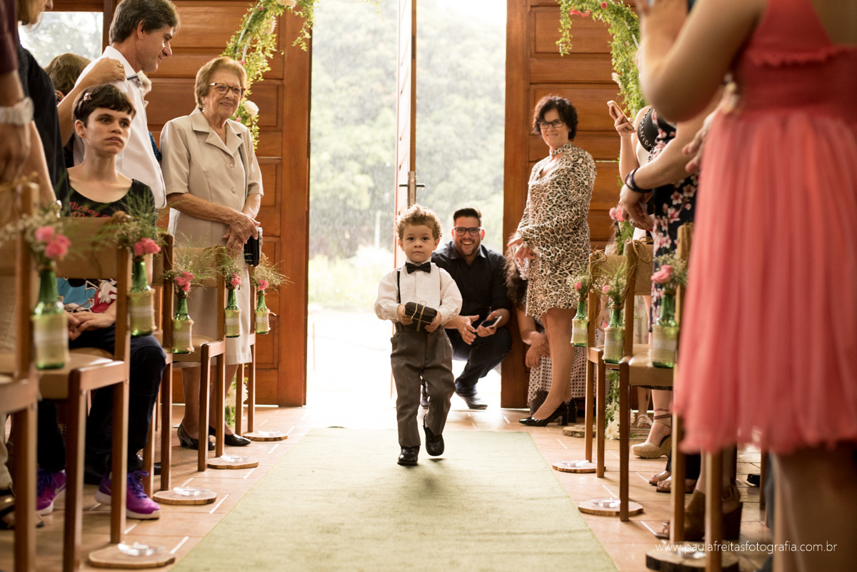casamento de dia, casamento a tarde com filho na fazenda esperança centro feminino em guaratingueta de thais e renan fotografado por paula freitas fotografia
